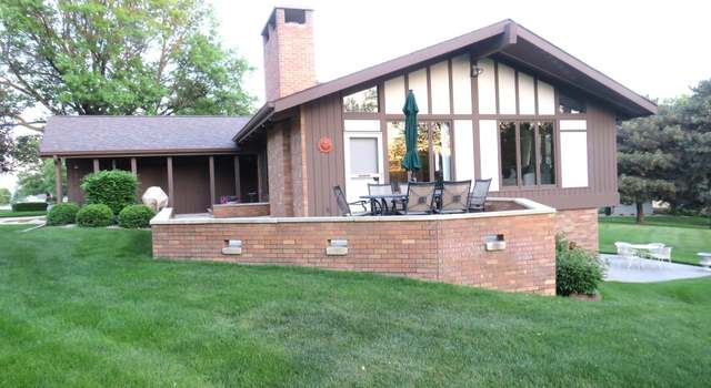 Photo of 6166 Country Club Dr, Columbus, NE 68601