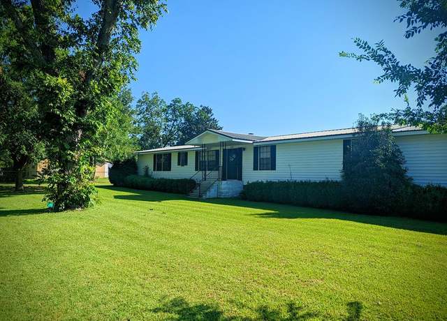 Property at 391 S Brown Ave, Sycamore, GA 31790, 5 beds, 3 baths