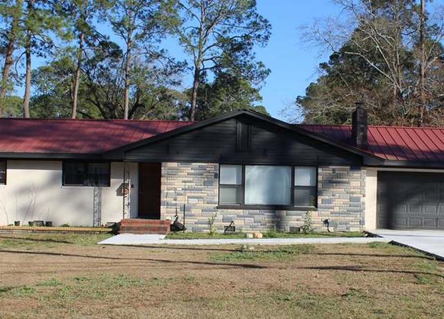Property at 1415 Hall Ave, Tifton, GA 31794, 3 beds, 2 baths