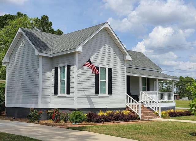 Property at 307 E Pinson St, Sylvester, GA 31791, 3 beds, 3 baths