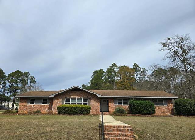 Property at 173 Shenandoah Dr, Fitzgerald, GA 31750, 4 beds, 2.5 baths