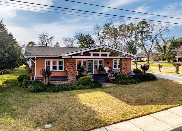 Property at 405 Gilmore St, Ashburn, GA 31714, 5 beds, 3.5 baths