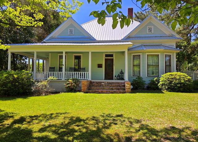 Property at 710 W Central Ave, Fitzgerald, GA 31750, 4 beds, 3 baths