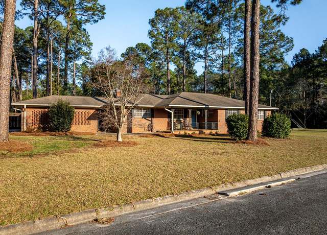 Property at 1447 Davis Ave, Tifton, GA 31794, 3 beds, 2 baths