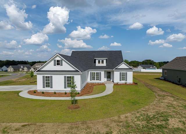 Property at 7 Edgewater Ct, Tifton, GA 31793, 4 beds, 3 baths