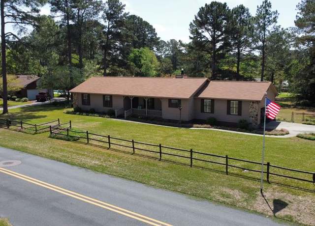 Property at 902 E 38th St, Tifton, GA 31794, 3 beds, 2 baths