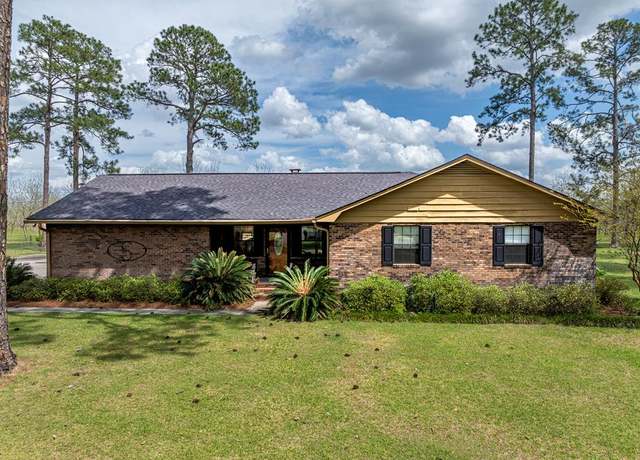 Property at 111 Deerwood Cir, Fitzgerald, GA 31750, 3 beds, 2 baths