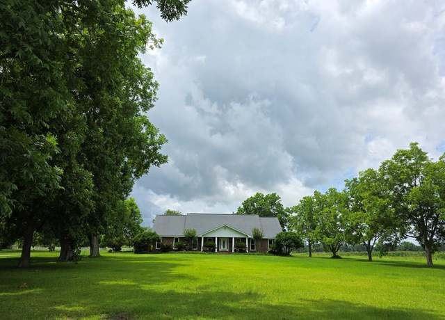 Property at 1024 Ten Mile Rd, Fitzgerald, GA 31750, 5 beds, 4 baths