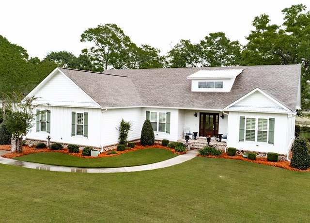 Property at 22 Moorman Dr, Tifton, GA 31794, 3 beds, 2 baths