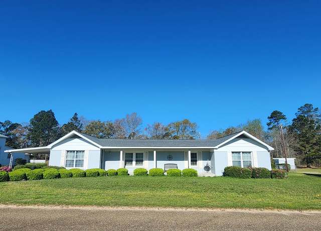Property at 310 Laurel St, Ocilla, GA 31774, 4 beds, 3 baths