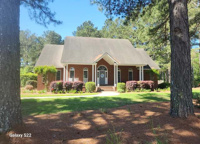 Property at 11 Edgewater Dr, Tifton, GA 31793, 5 beds, 4.5 baths