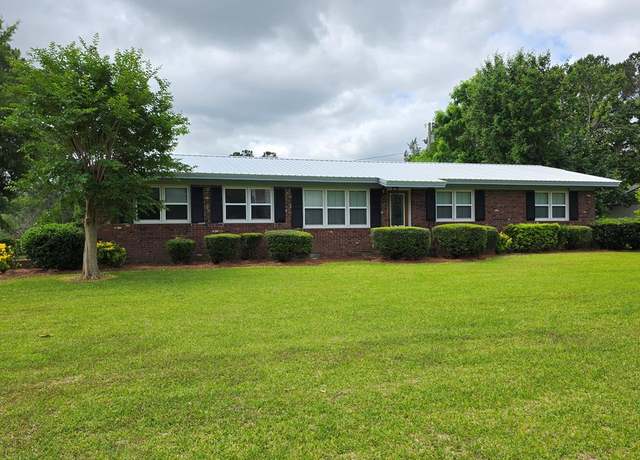 Property at 154 Lincoln Ave, Fitzgerald, GA 31750, 3 beds, 2 baths