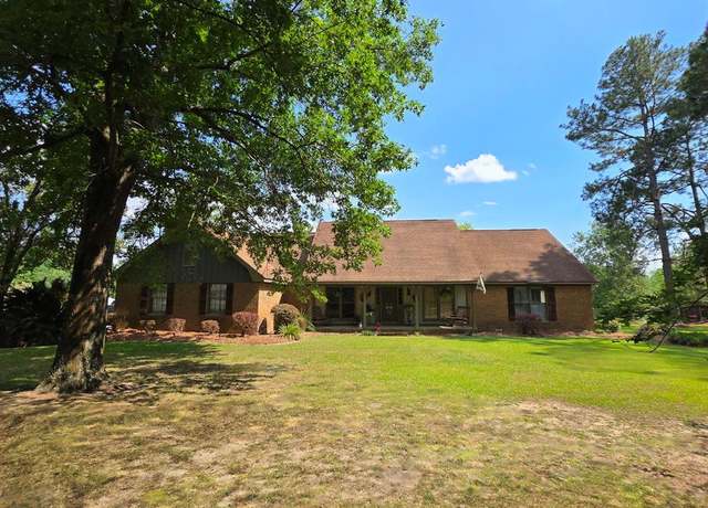 Property at 117 Meadowlark Ln, Fitzgerald, GA 31750, 3 beds, 3.5 baths