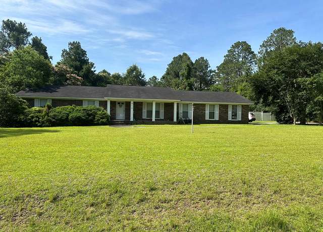 Property at 910 40th St St E, Tifton, GA 31794, 4 beds, 2 baths