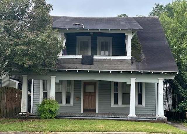 Property at 325 S Lee St, Fitzgerald, GA 31750, 11 beds, 3 baths