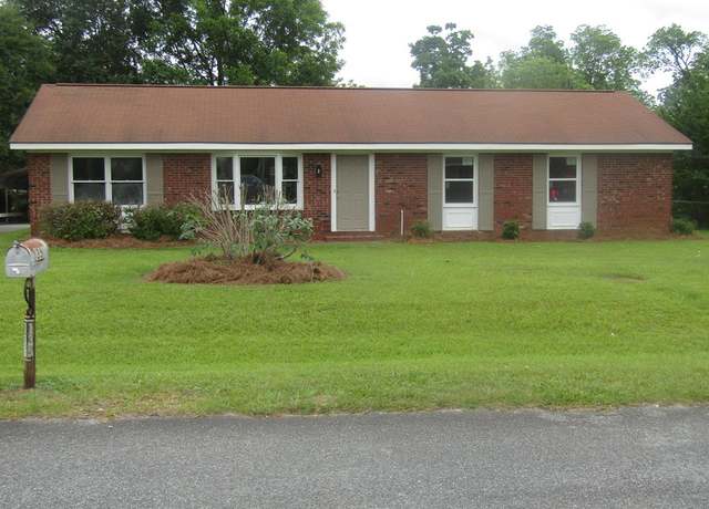 Property at 135 Carol Cir, Fitzgerald, GA 31750, 3 beds, 2 baths