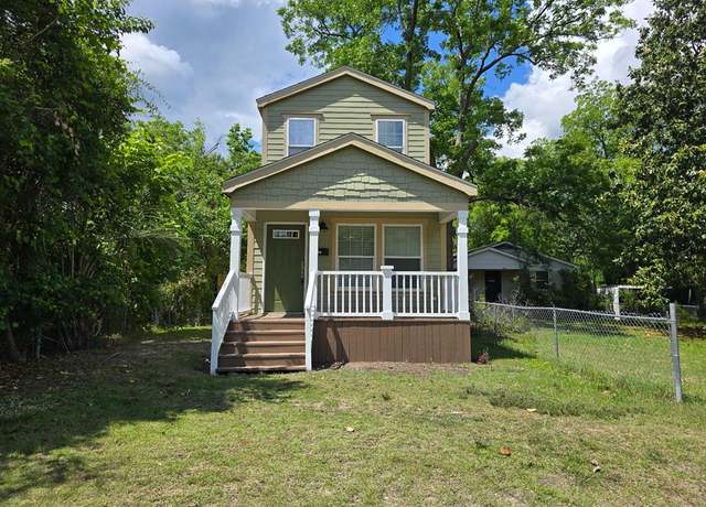 Property at 321 W Magnolia St, Fitzgerald, GA 31750, 3 beds, 2 baths