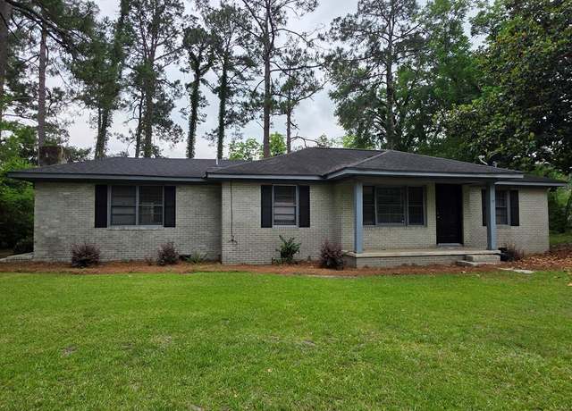 Property at 118 Patton Ave, Fitzgerald, GA 31750, 3 beds, 2 baths
