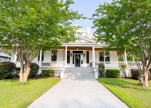 Property at 620 Prince Ave, Tifton, GA 31794, 5 beds, 3 baths