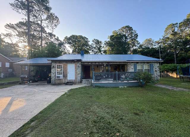 Property at 1003 Davis Ave, Tifton, GA 31794, 5 beds, 2 baths