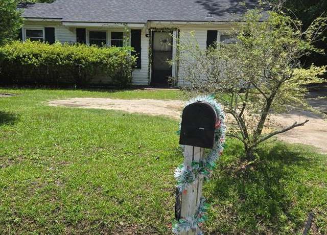 Property at 753 E Brookwood Dr, Valdosta, GA 31601, 2 beds, 1 bath