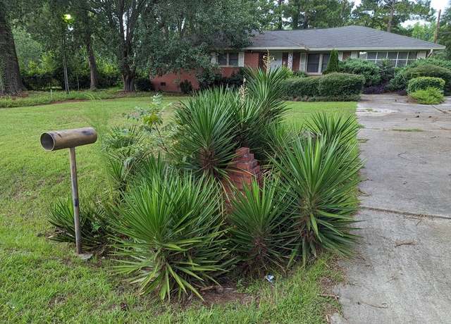Property at 828 W Madison Ave, Ashburn, GA 31714, 3 beds, 2.5 baths