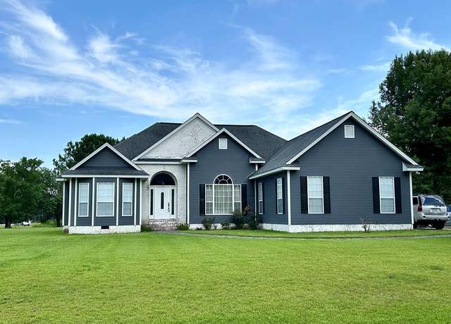Property at 1024 40th St, Tifton, GA 31794, 3 beds, 2 baths