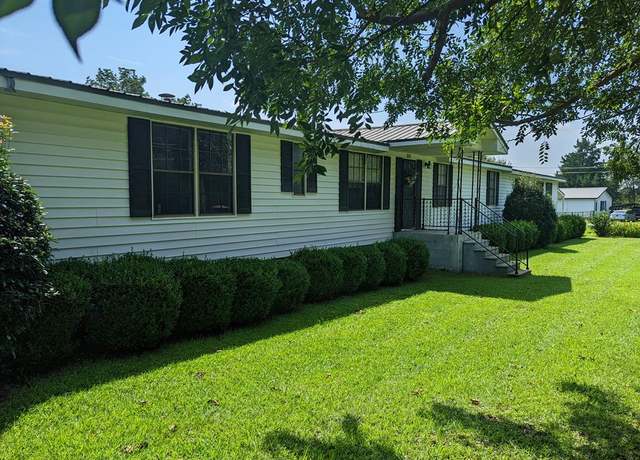 Property at 391 S Brown Ave, Sycamore, GA 31790, 5 beds, 4 baths