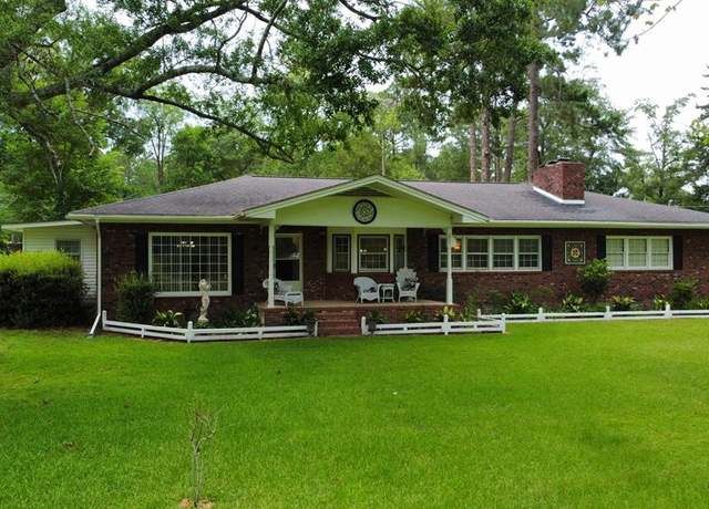 Property at 277 Lincoln Ave, Fitzgerald, GA 31750, 3 beds, 2 baths
