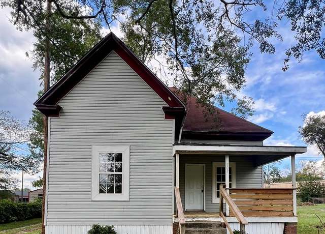 Property at 807 W Oconee St, Fitzgerald, GA 31750, 3 beds, 1 bath