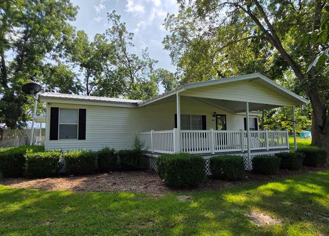 Property at 110 Gaff Ave, Fitzgerald, GA 31750, 3 beds, 2 baths