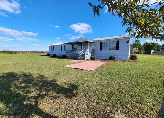 Property at 111 Greer Cir, Fitzgerald, GA 31750, 3 beds, 2 baths