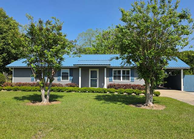 Property at 145 Carol Cir, Fitzgerald, GA 31750, 3 beds, 2 baths