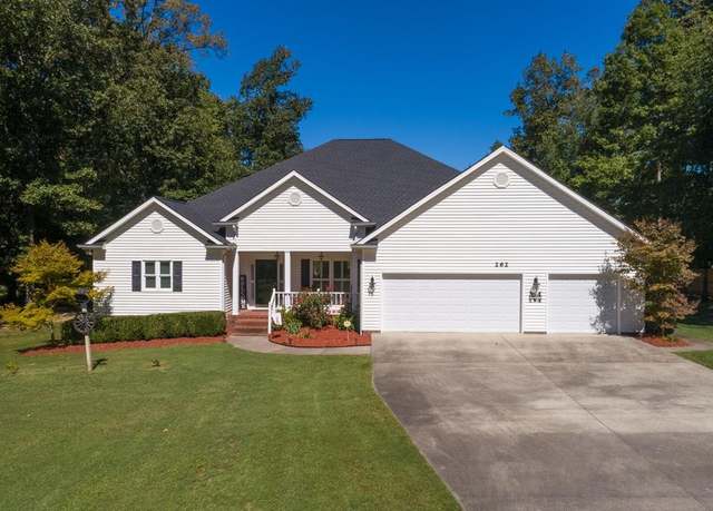 Property at 262 Oak Place Dr, Smithville, TN 37166, 3 beds, 3 baths