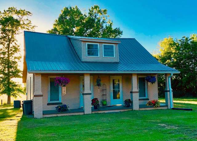 Property at 736 Main St, Baxter, TN 38544, 3 beds, 2 baths
