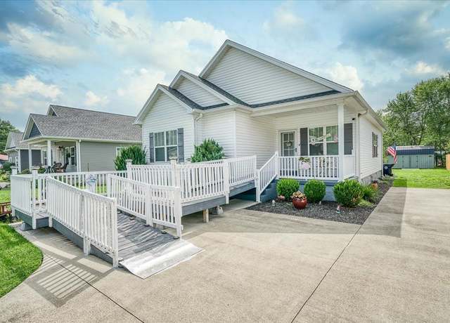 Property at 796 S Mtn St, Smithville, TN 37166, 3 beds, 2 baths
