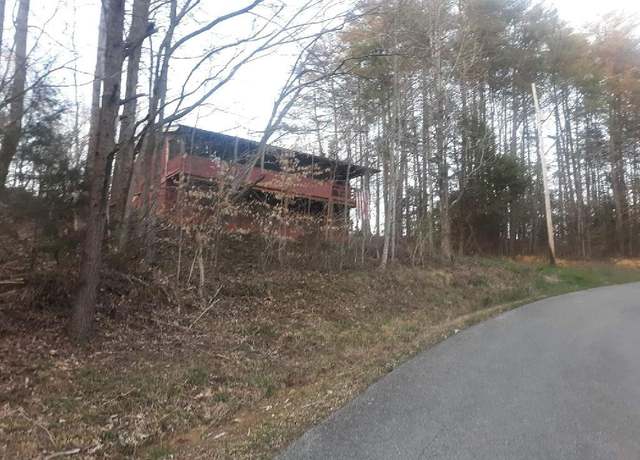 Property at 125 West Taxiway Dr, Albany, KY 42602, 2 beds, 1 bath