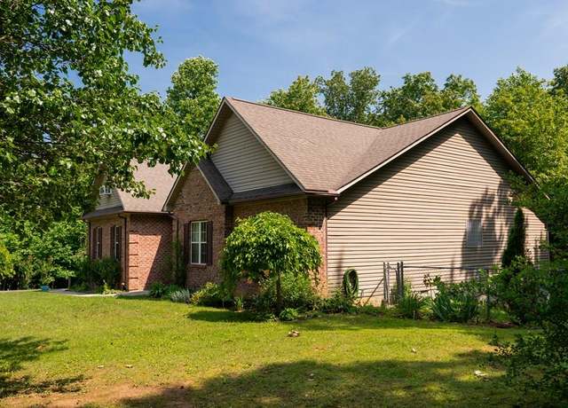 Property at 428 Clinchfield Dr, Monterey, TN 38574, 3 beds, 2.5 baths