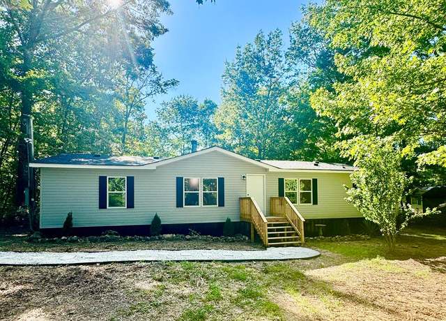 Property at 601 Foxwood Dr, Crossville, TN 38571, 3 beds, 2 baths