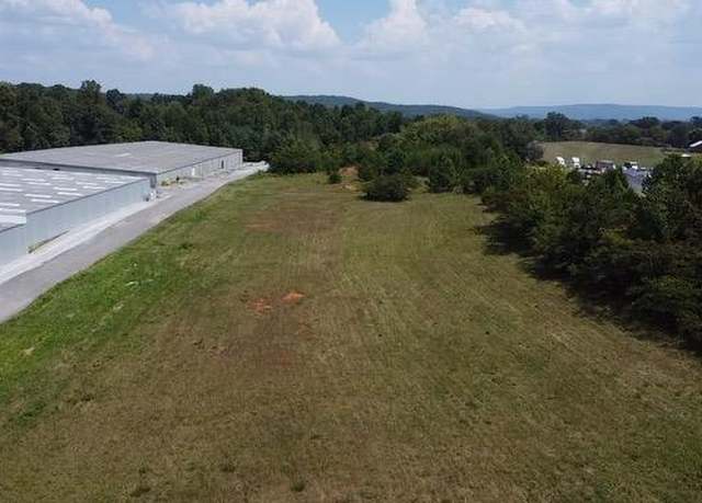 Property at 21 Ac N Spring St, Sparta, TN 38583