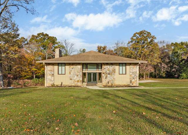 Property at 10109 Loma Dr, Knoxville, TN 37922, 4 beds, 5.5 baths