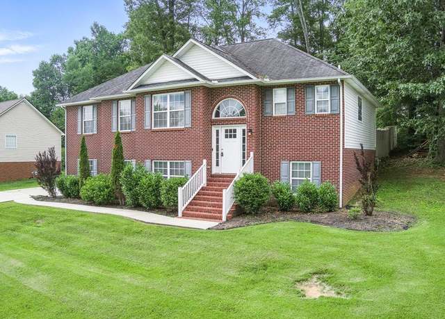 Property at 1641 NW Farmington Dr, Cookeville, TN 38501, 3 beds, 3 baths