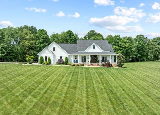 Property at 8275 Medlin Rd, Baxter, TN 38544, 4 beds, 2.5 baths