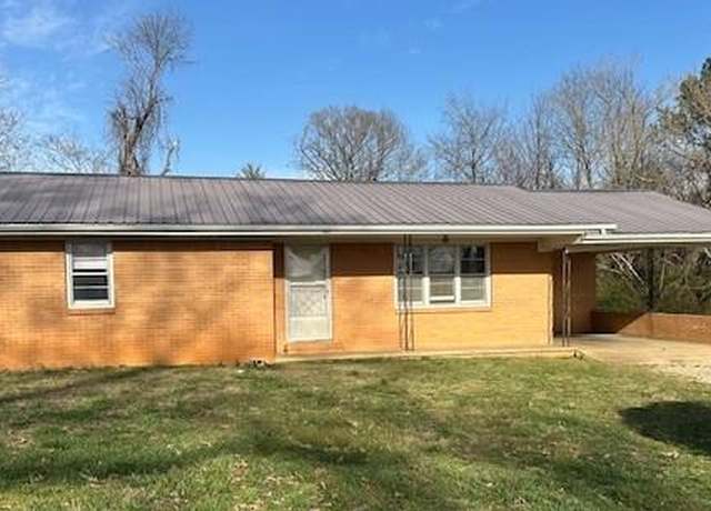 Property at 121 Pine Ln, Livingston, TN 38570, 3 beds, 1 bath