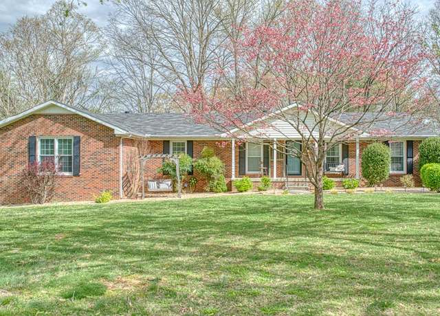 Property at 861 Lone Oak Dr, Cookeville, TN 38501, 4 beds, 3 baths