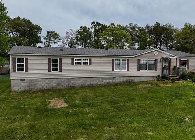 Property at 220 Myrtle Ave, Crossville, TN 38555, 4 beds, 2 baths