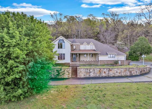 Property at 3300 Roberts Matthews Hwy, Sparta, TN 38583, 3 beds, 2.5 baths