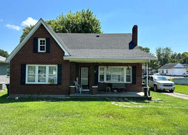 Property at 216 E Locust St, Lafayette, TN 37083, 3 beds, 1 bath