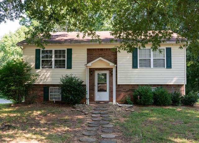 Property at 3604 Bartlett Dr, Cookeville, TN 38506, 3 beds, 2 baths