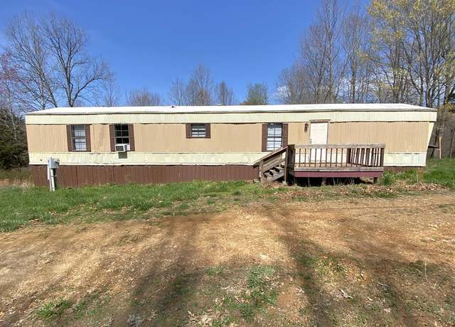 Property at 295 Copperhead Ln, Lafayette, TN 37083, 2 beds, 2 baths